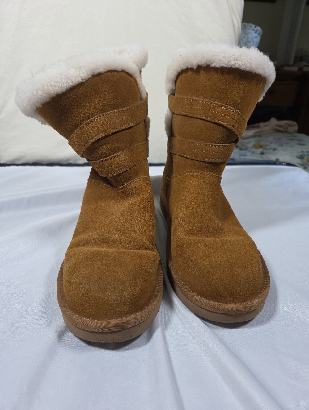 Koolaburra by UGG 1121504 Delene Short Chestnut Fur Suede Boots Size 9 Women